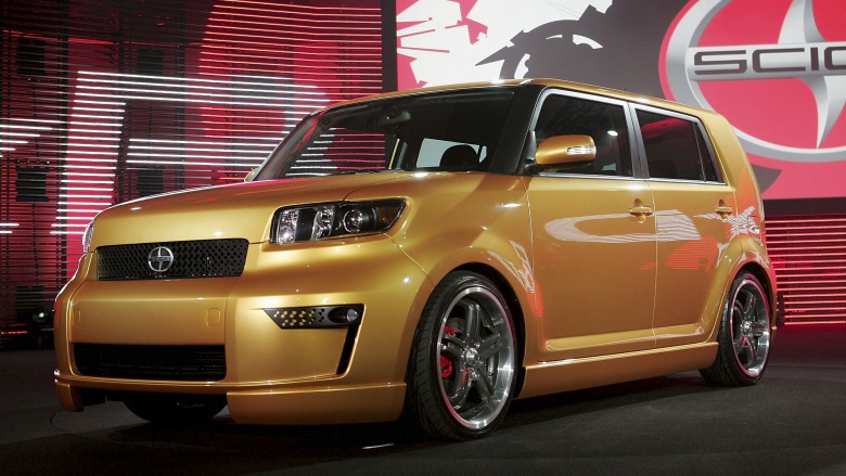 http://img3.looper.com/img/gallery/worst-cars-driven-by-famous-people/tom-hanks-scion-xb.jpg