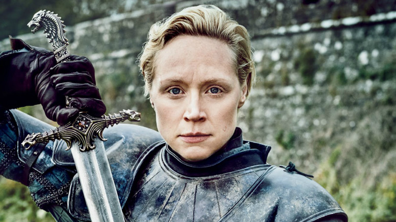 Attraktive rothaarige Gwen Stark masturbiert, bevor er den Kopf Attraktive rothaarige Gwen Stark masturbiert, bevor er den Kopf