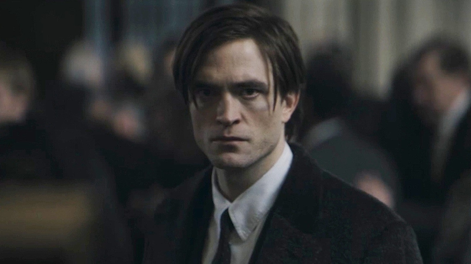 See Pattinson as Bruce Wayne on the set of The Batman